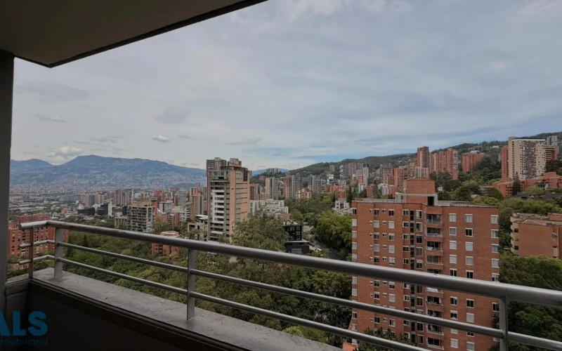 Apartamento en Medellín en Loma de los Parra