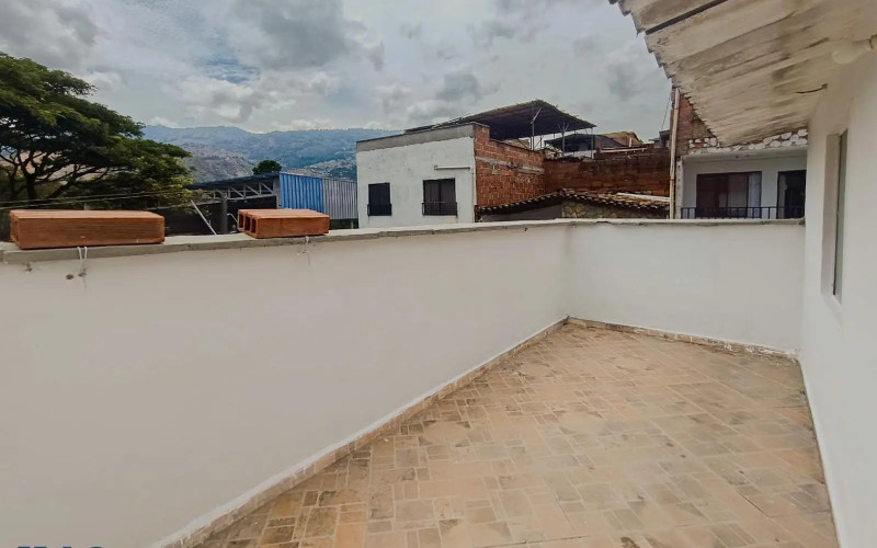 Casa en Medellín en Las Brisas