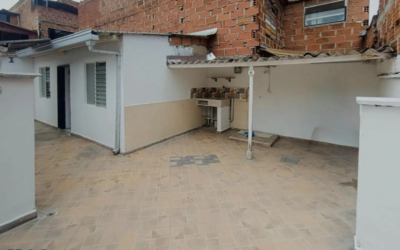 Casa en Medellín en Las Brisas