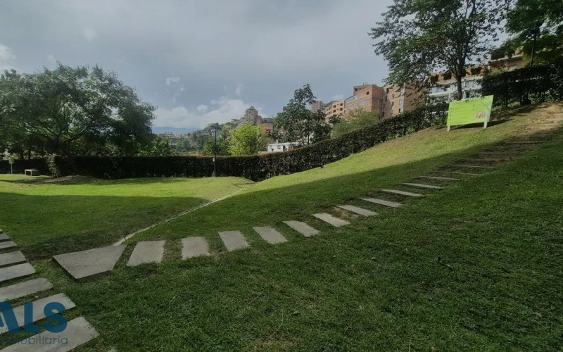 Apartamento en Medellín en Loma de Los Bernal