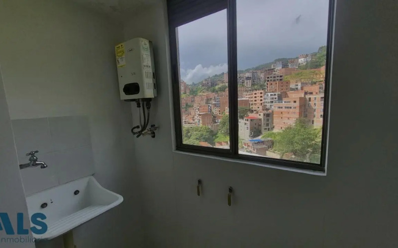 Apartamento en Medellín en Loma de Los Bernal