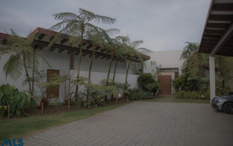 Casa en El Retiro en Corredor Don Diego