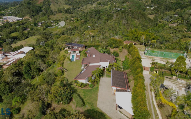 Casa en El Retiro en Corredor Don Diego