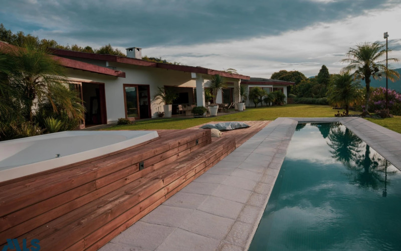 Casa en El Retiro en Corredor Don Diego