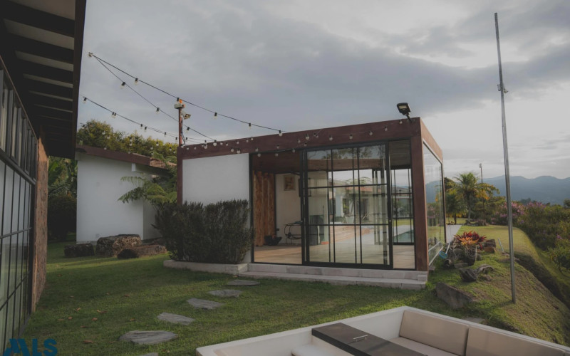 Casa en El Retiro en Corredor Don Diego