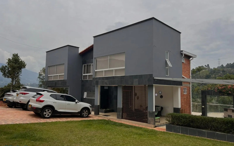 Casa en La Estrella en La Tablaza