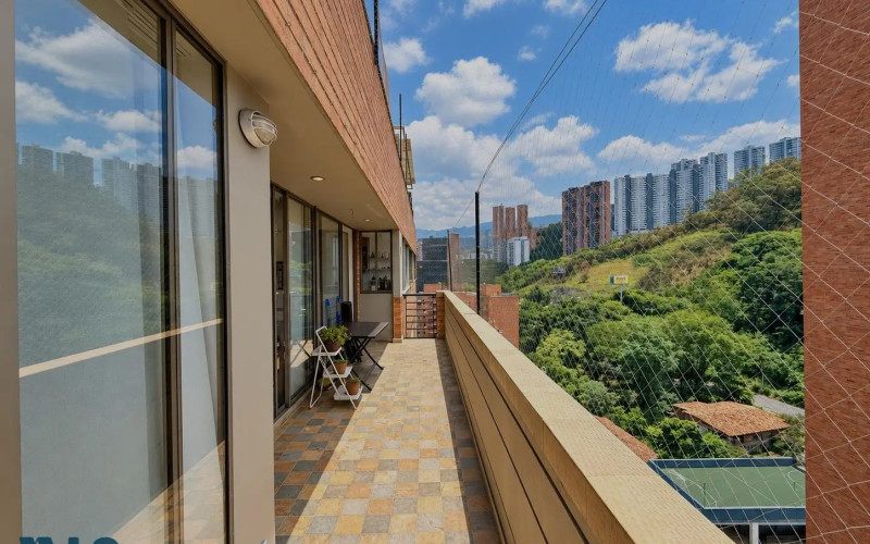 Apartamento en Medellín en Loma del Encierro