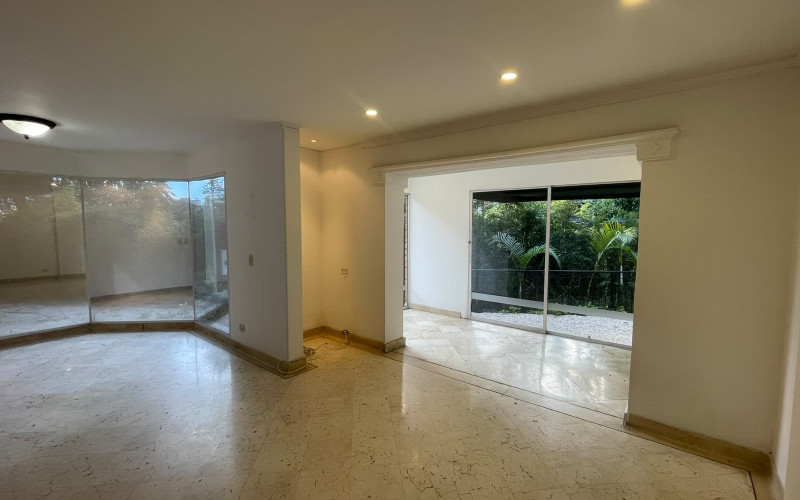Exceptional House in El Esmeraldal | Private Garden, 3 Levels & 4 Parking Spaces