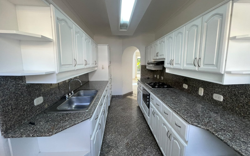 Exceptional House in El Esmeraldal | Private Garden, 3 Levels & 4 Parking Spaces