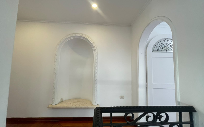 Exceptional House in El Esmeraldal | Private Garden, 3 Levels & 4 Parking Spaces
