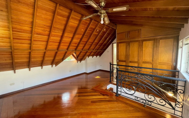 Exceptional House in El Esmeraldal | Private Garden, 3 Levels & 4 Parking Spaces