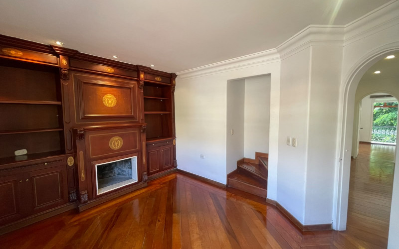 Exceptional House in El Esmeraldal | Private Garden, 3 Levels & 4 Parking Spaces