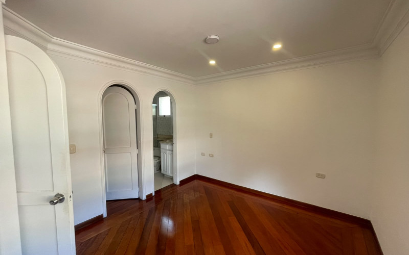 Exceptional House in El Esmeraldal | Private Garden, 3 Levels & 4 Parking Spaces