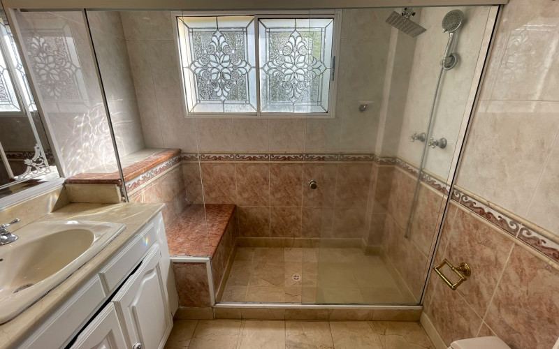 Exceptional House in El Esmeraldal | Private Garden, 3 Levels & 4 Parking Spaces