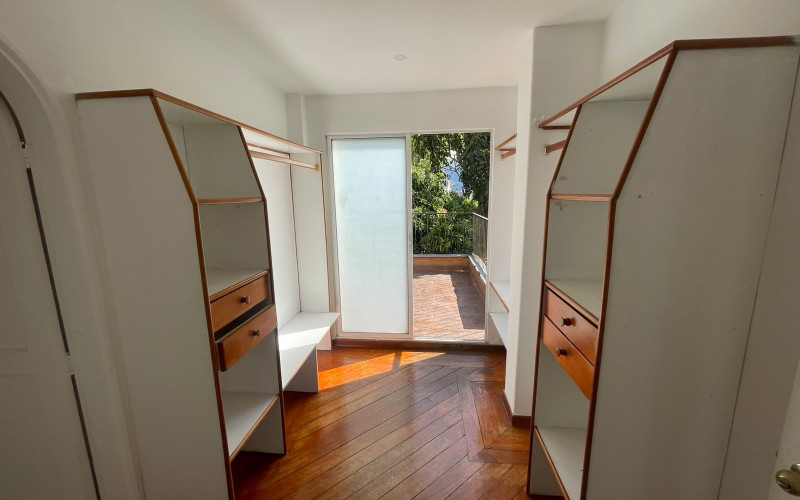 Exceptional House in El Esmeraldal | Private Garden, 3 Levels & 4 Parking Spaces
