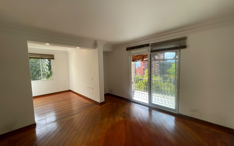 Exceptional House in El Esmeraldal | Private Garden, 3 Levels & 4 Parking Spaces