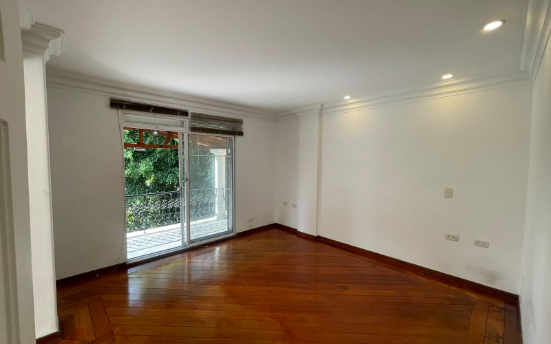 Exceptional House in El Esmeraldal | Private Garden, 3 Levels & 4 Parking Spaces