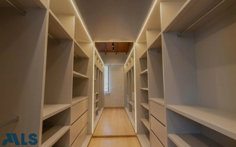 Casa en Medellín en Altos del Poblado