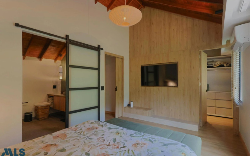 Casa en Medellín en Altos del Poblado