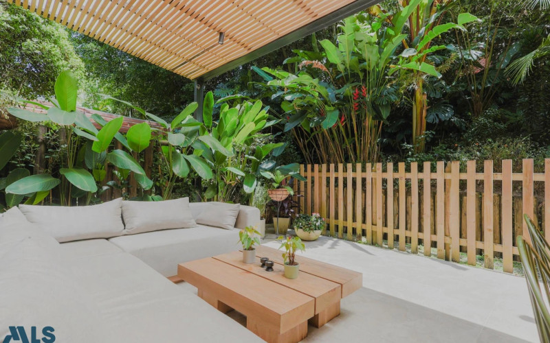Casa en Medellín en Altos del Poblado