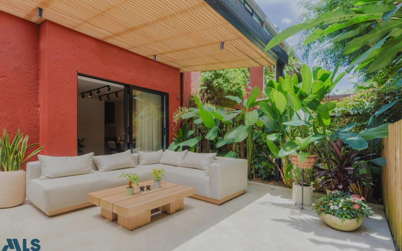 Casa en Medellín en Altos del Poblado