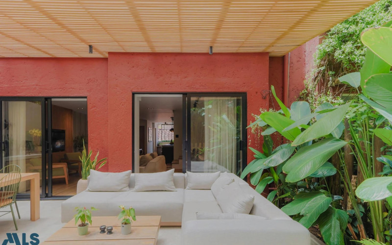 Casa en Medellín en Altos del Poblado