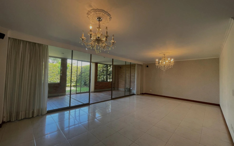 Casa en Envigado en Loma de Benedictinos