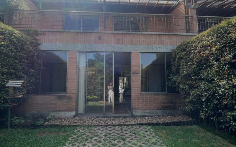 Casa en Envigado en Loma de Benedictinos