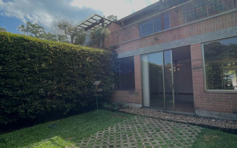 Casa en Envigado en Loma de Benedictinos
