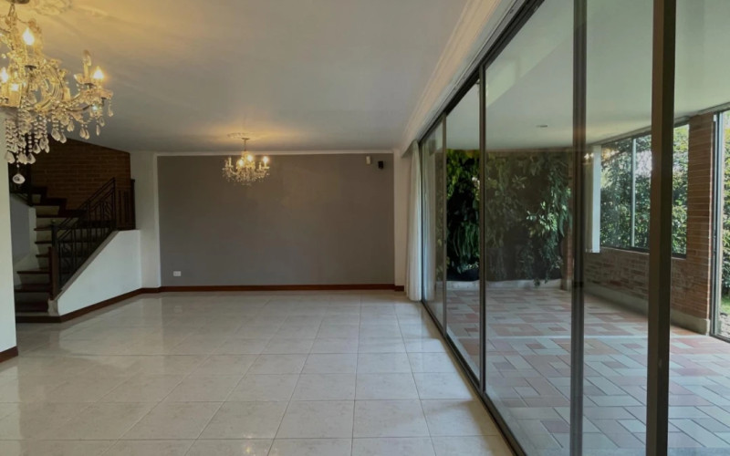 Casa en Envigado en Loma de Benedictinos