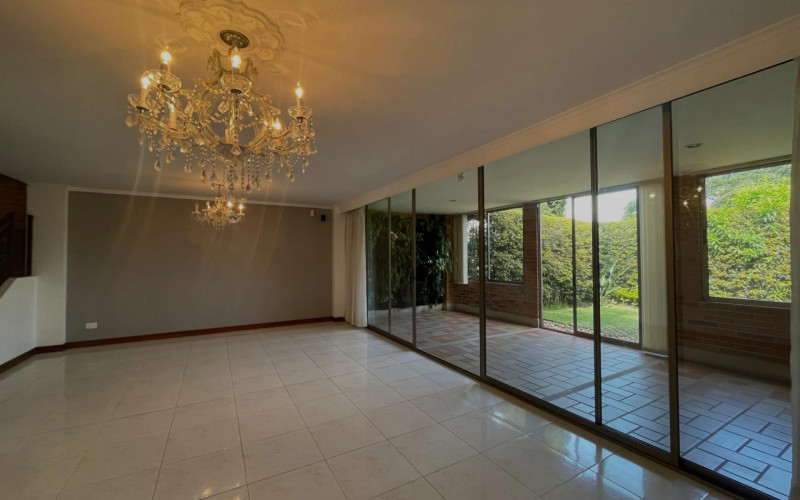 Casa en Envigado en Loma de Benedictinos