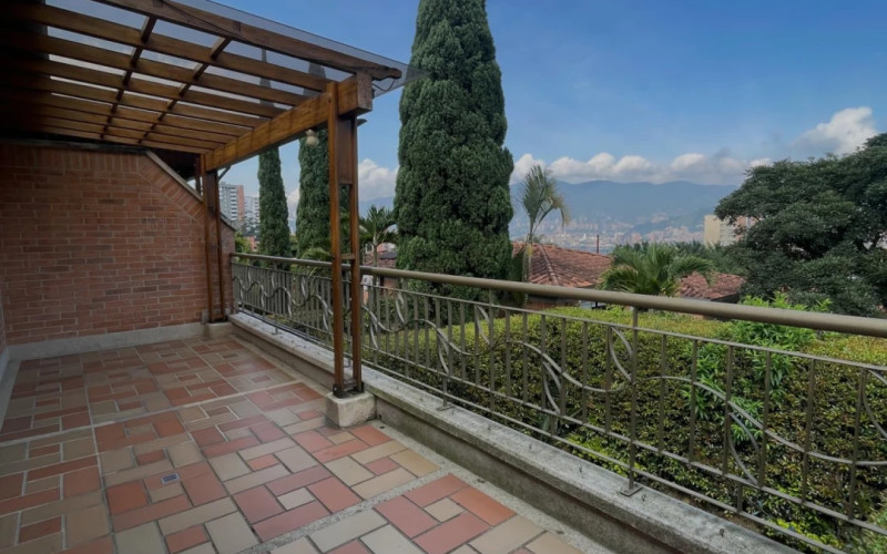 Casa en Envigado en Loma de Benedictinos