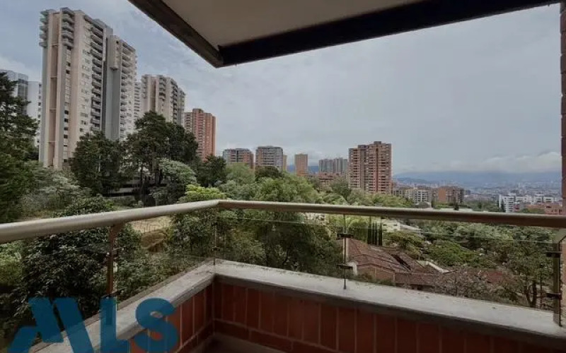 Apartamento en Medellín en Loma Los Gonzalez
