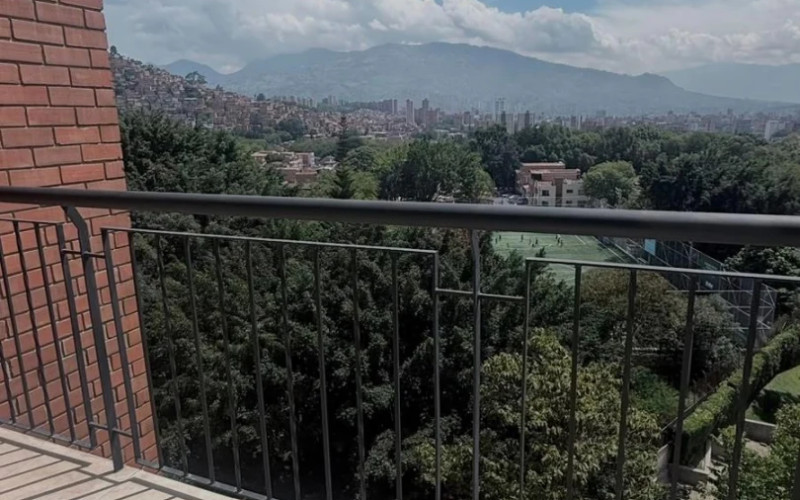 Apartamento en Medellín en Loma de Los Bernal