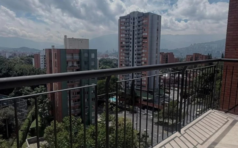 Apartamento en Medellín en Loma de Los Bernal