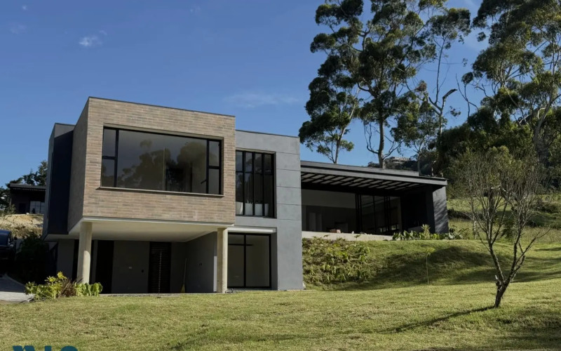 Casa en Envigado en Alto del escobero (Envigado)