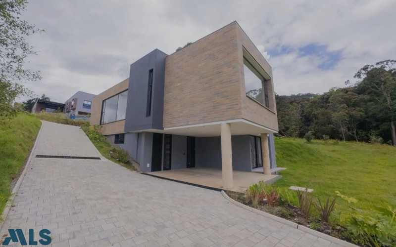 Casa en Envigado en Alto del escobero (Envigado)