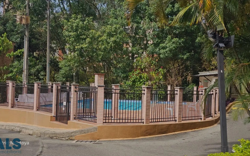 Casa en Envigado en Loma del Escobero