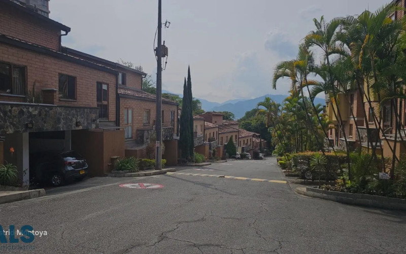 Casa en Envigado en Loma del Escobero
