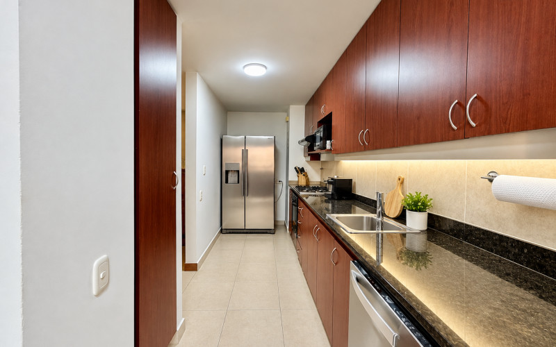 Elegant 3-Bedroom Apartment with Balcony in El Tesoro - Poblado