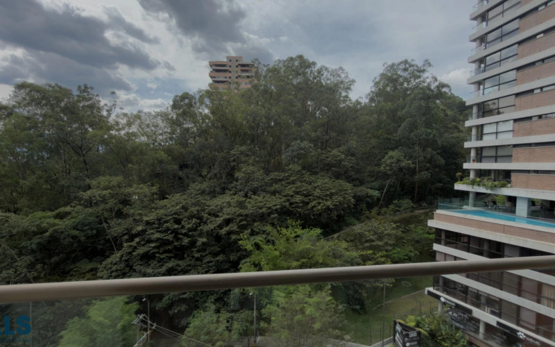 Apartamento en Medellín en Altos del Poblado