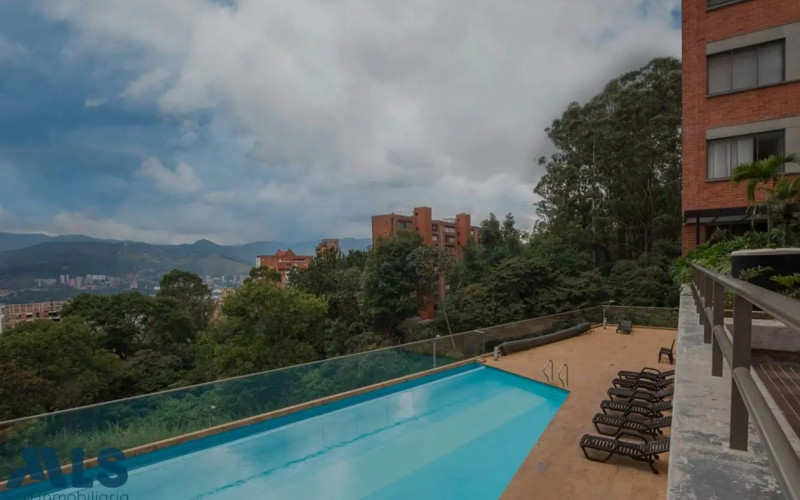 Apartamento en Medellín en Altos del Poblado