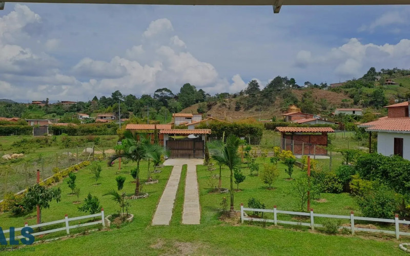 Casa en Gomez Plata en la vega