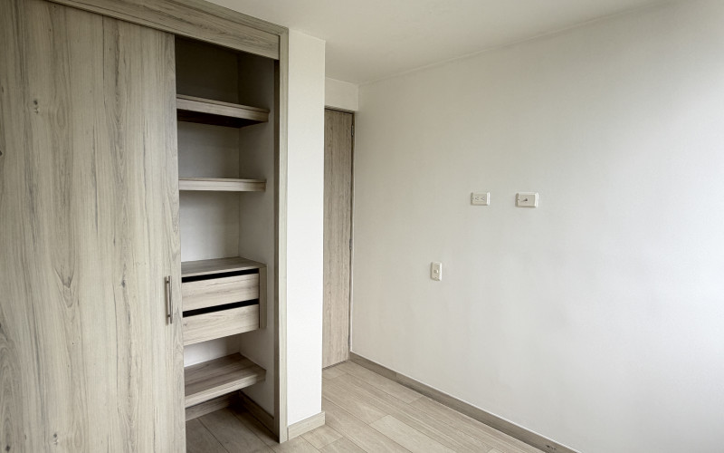 Apartment for Sale in Sabaneta | 66m², 2 Bed + Den, Floor 16 Mountain View