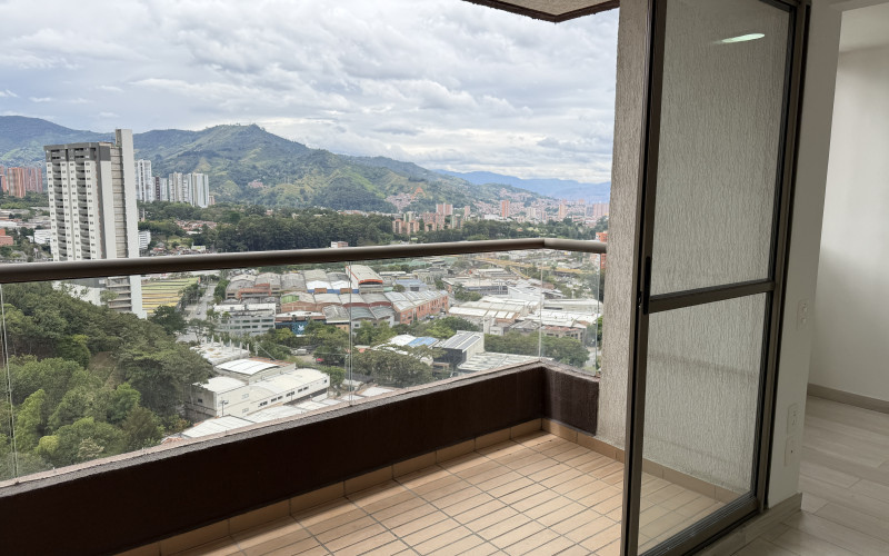 Apartment for Sale in Sabaneta | 66m², 2 Bed + Den, Floor 16 Mountain View