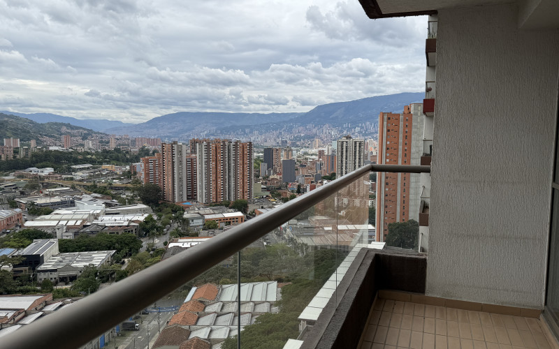 Apartment for Sale in Sabaneta | 66m², 2 Bed + Den, Floor 16 Mountain View