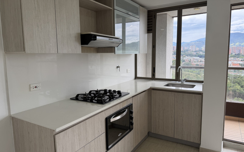 Apartment for Sale in Sabaneta | 66m², 2 Bed + Den, Floor 16 Mountain View