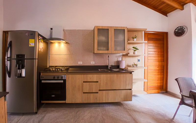 SPACIOUS & ELEGANT FURNISHED APARTMENT IN LAURELES