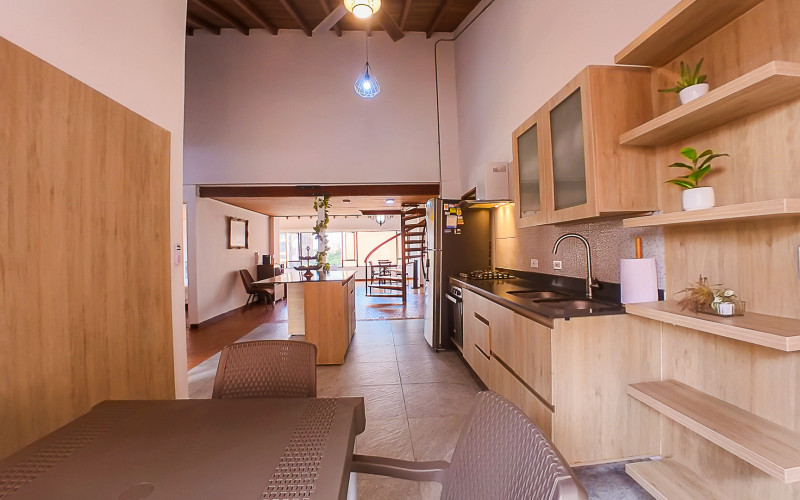 SPACIOUS & ELEGANT FURNISHED APARTMENT IN LAURELES