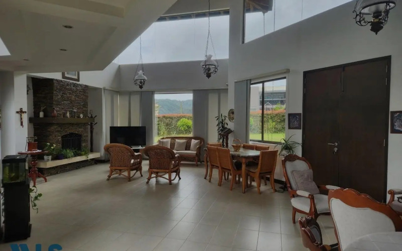 Casa en Envigado en Loma del Escobero